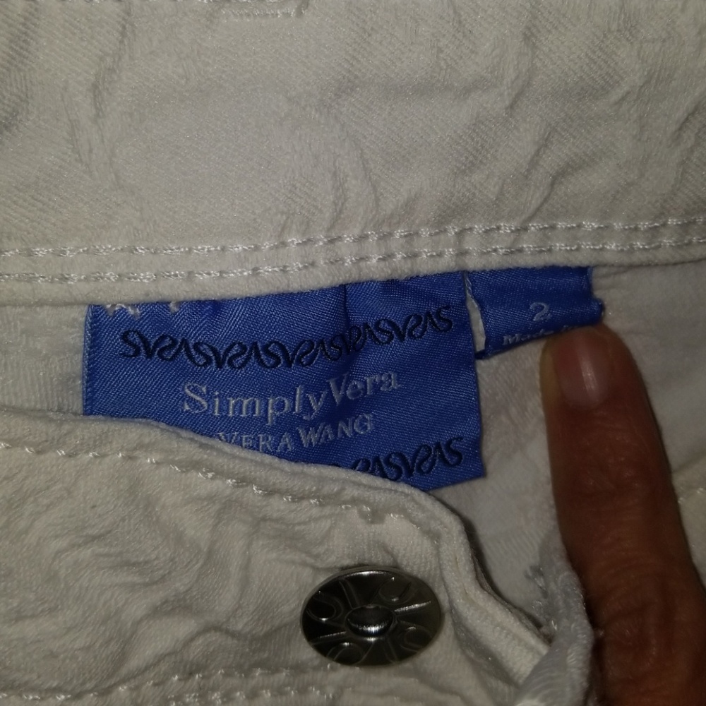 Vera Wang white mid thigh shorts